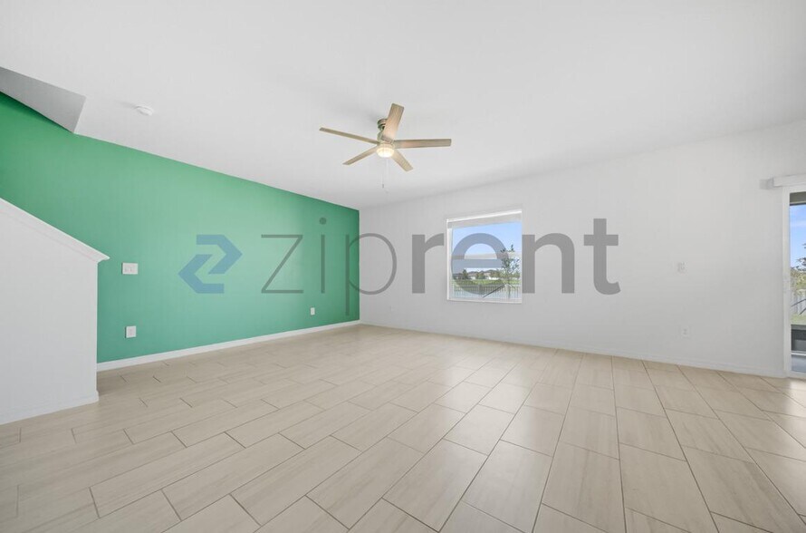 Building Photo - Unit