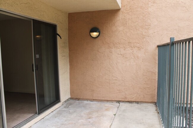 Building Photo - 1 Bed/1Bath Condo in Carlsbad!! ~Hosp Way ...