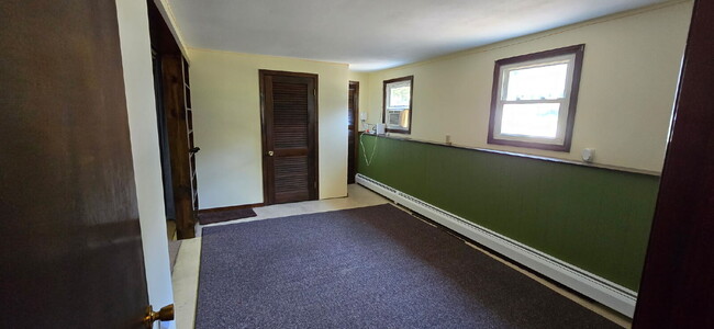 Building Photo - UPDATED!! 3 bed, 2 bath house with solar p...