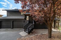 Building Photo - Westside Gem With Amazing Views