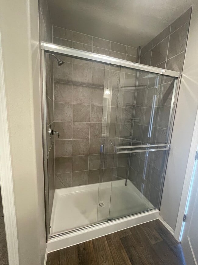 Building Photo - Newer Home in Kennewick, Great Location! Pets welcome!