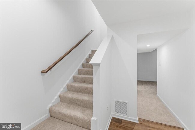 Building Photo - 505 Fontana Cir