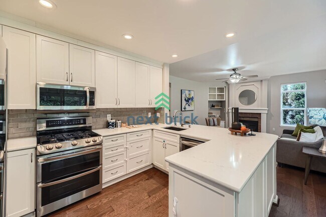 Building Photo - A beautiful 3 bedrooms and 2.5 bathrooms h...