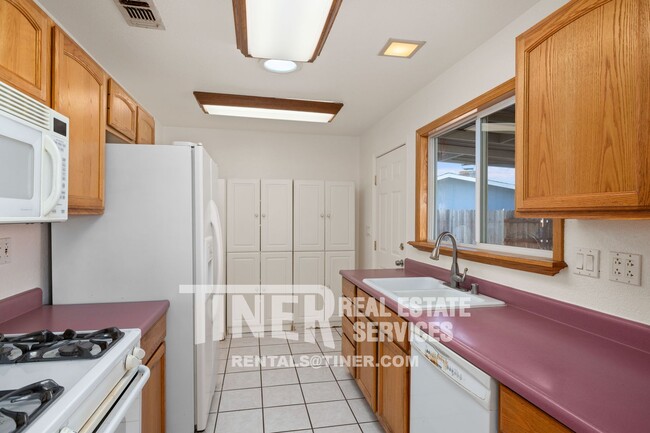 Building Photo - Pet Friendly 3-Bedroom Home with Covered P...