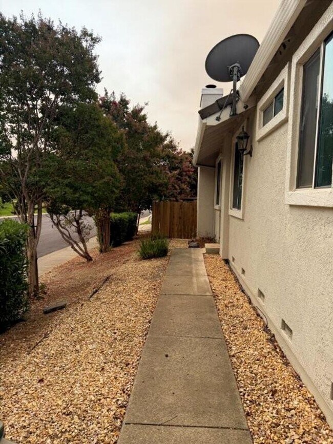 Building Photo - 900 Bluewater Dr