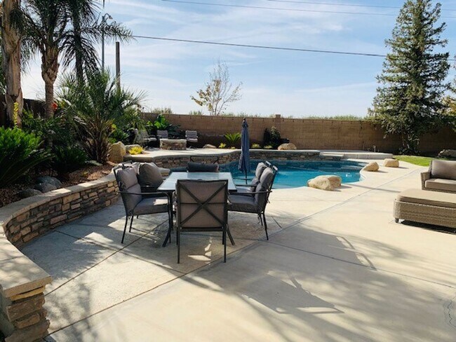 Building Photo - 11707 Christmas Rose Dr
