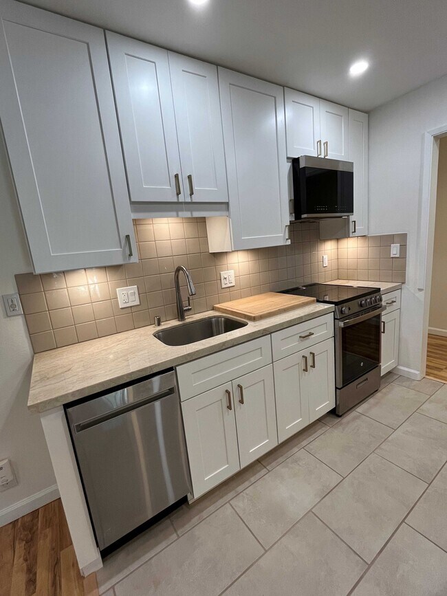 Kitchen - 385 Jayne Ave