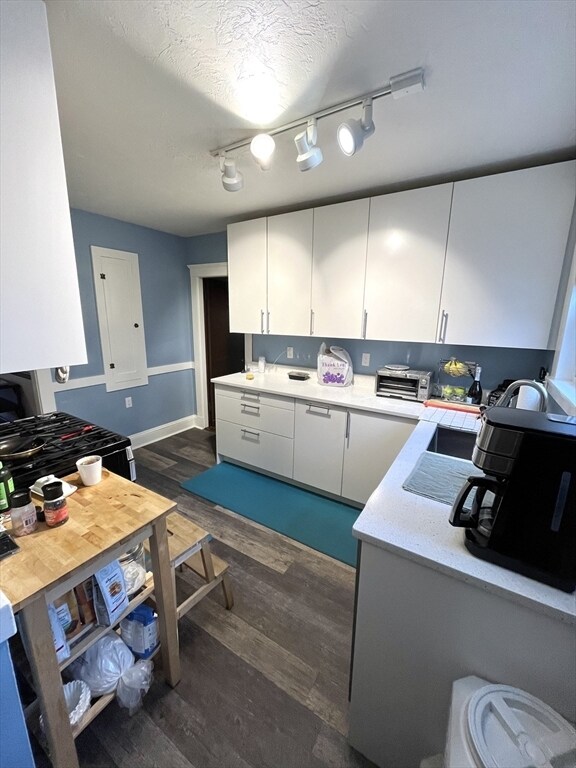 Building Photo - 16-18-18 Oak Hill Rd