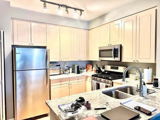 Building Photo - 330 N Jefferson St