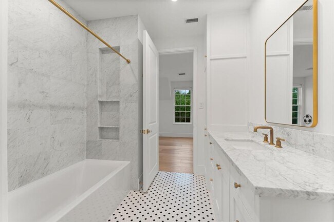 Building Photo - 2530 Stanmore Dr