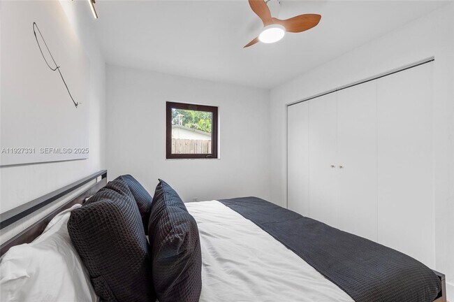 Building Photo - 9915 SW 212th St