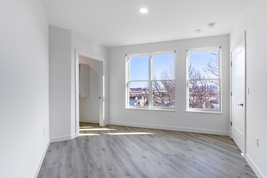 Building Photo - 319 Broadway