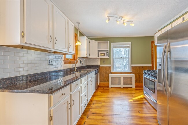 Building Photo - 27 Lathrop St