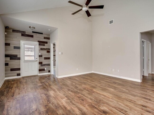 Building Photo - 688 Donegal Ln