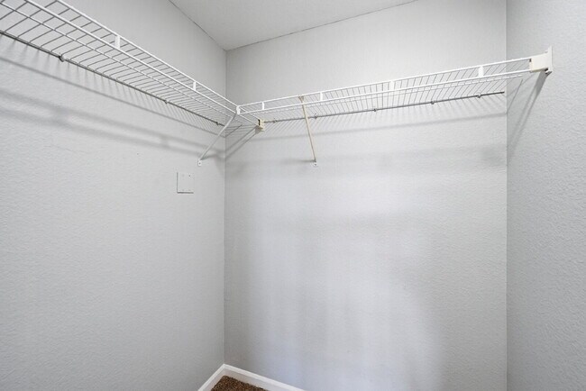 Building Photo - $1,845.95 with $300.00 off the first month's rent, $2 Beds - 2 Bath, Condo in Aurora with in Unit...