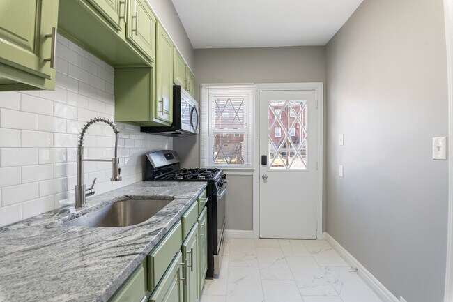 Building Photo - 4813 Midwood Ave