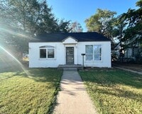 Building Photo - 2Bed/1Bath Available