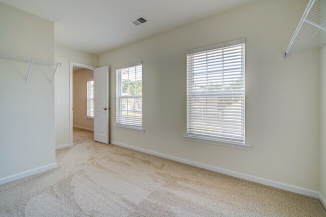 Building Photo - 3 BR, 2.5 BA., 2 Car Garage in Boiling Springs, Near I-85