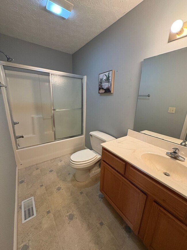 Building Photo - 3 Bd 2 Ba with 2 car garage in West Lafayette