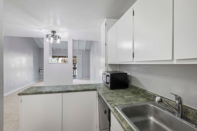 Building Photo - Walnut Creek! 1 bedroom 1 bathroom, Walk t...