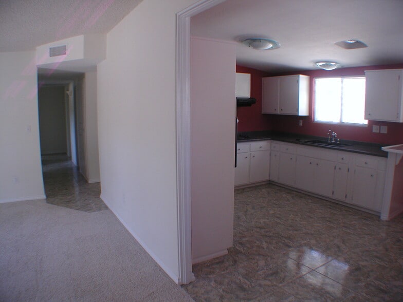 Building Photo - 72461 Sunnyvale Dr