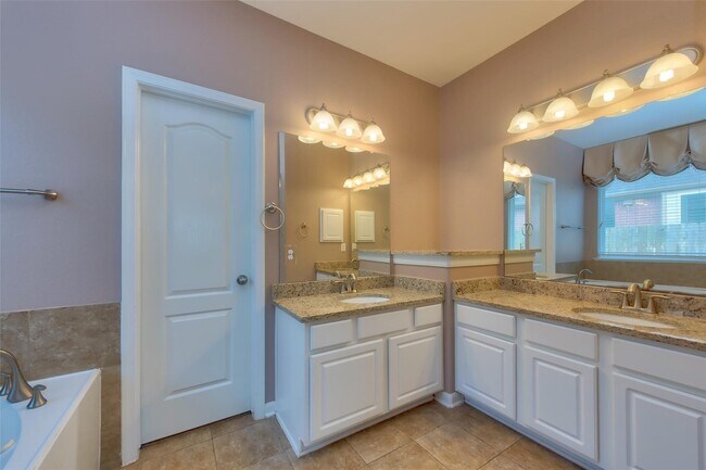 Building Photo - 6906 Patterson Dr