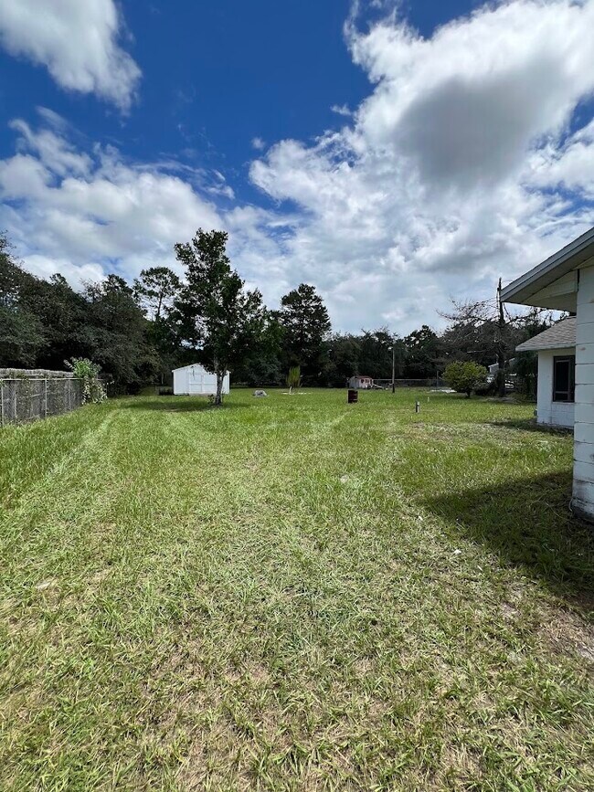 Building Photo - 42142 Maggie Jones Rd