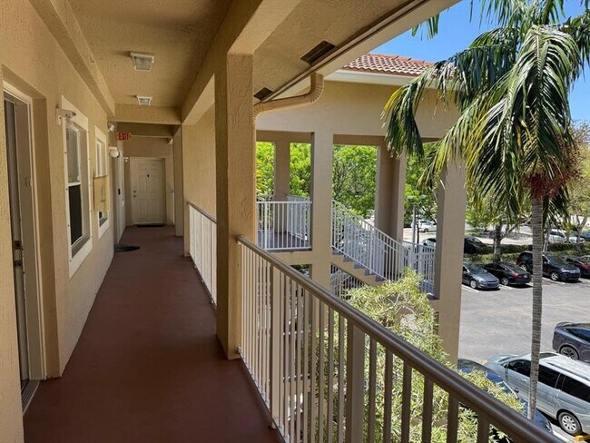 Building Photo - 2941 Riverside Dr