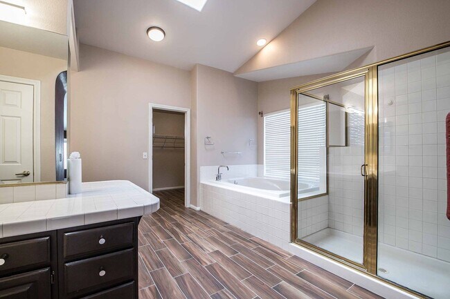 Building Photo - GORGEOUS SUMMERLIN POOL HOME FOR LEASE!