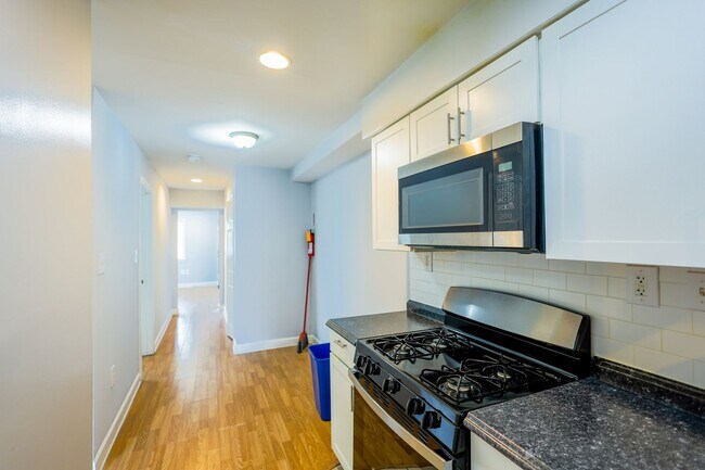 Building Photo - Charming 2 BR/1 BA Apartment in Deanwood –...