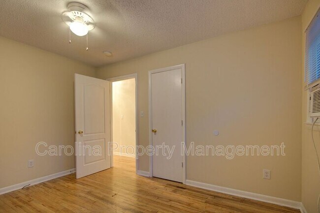 Building Photo - 421 E McLelland Ave
