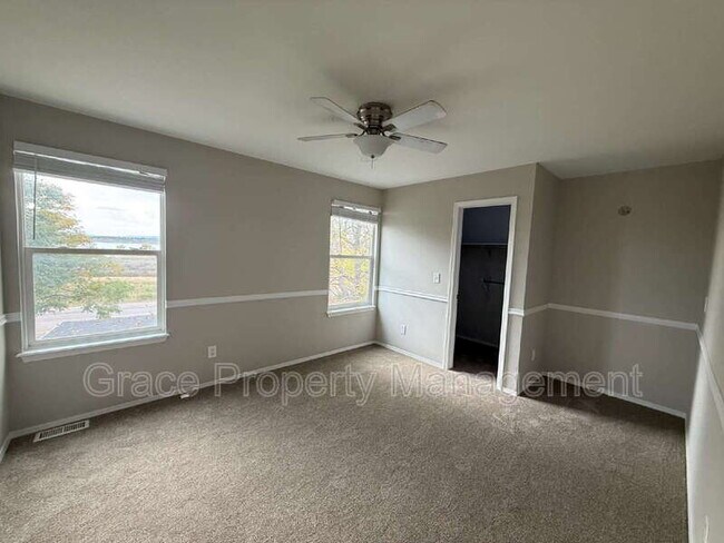 Building Photo - 10924 W 100th Dr