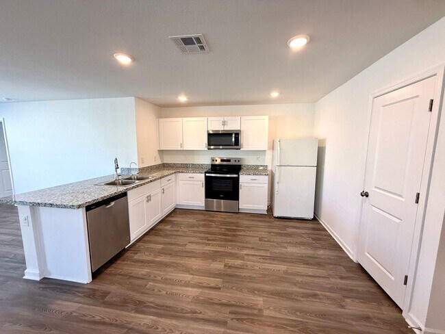 Building Photo - Modern 3BD/2BA Home Built in 2024 with Open Floor Plan, Granite Kitchen & 2-Car Garage in Twin Pa...