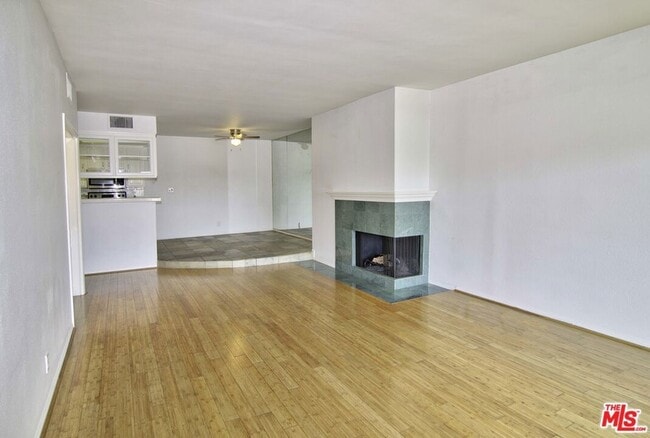 Building Photo - 521 Montana Ave