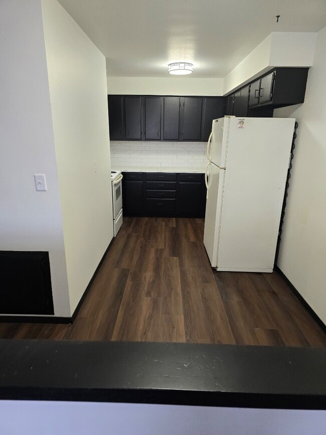 Building Photo - 1415 W Kamps Ave