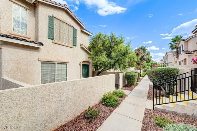 Building Photo - 9559 Belle Reserve St