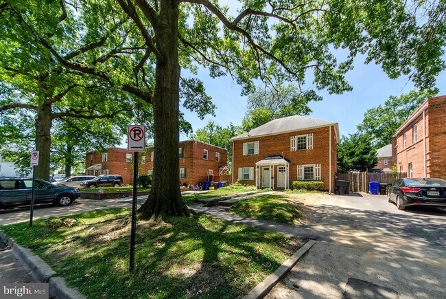 Building Photo - 908 S Highland St