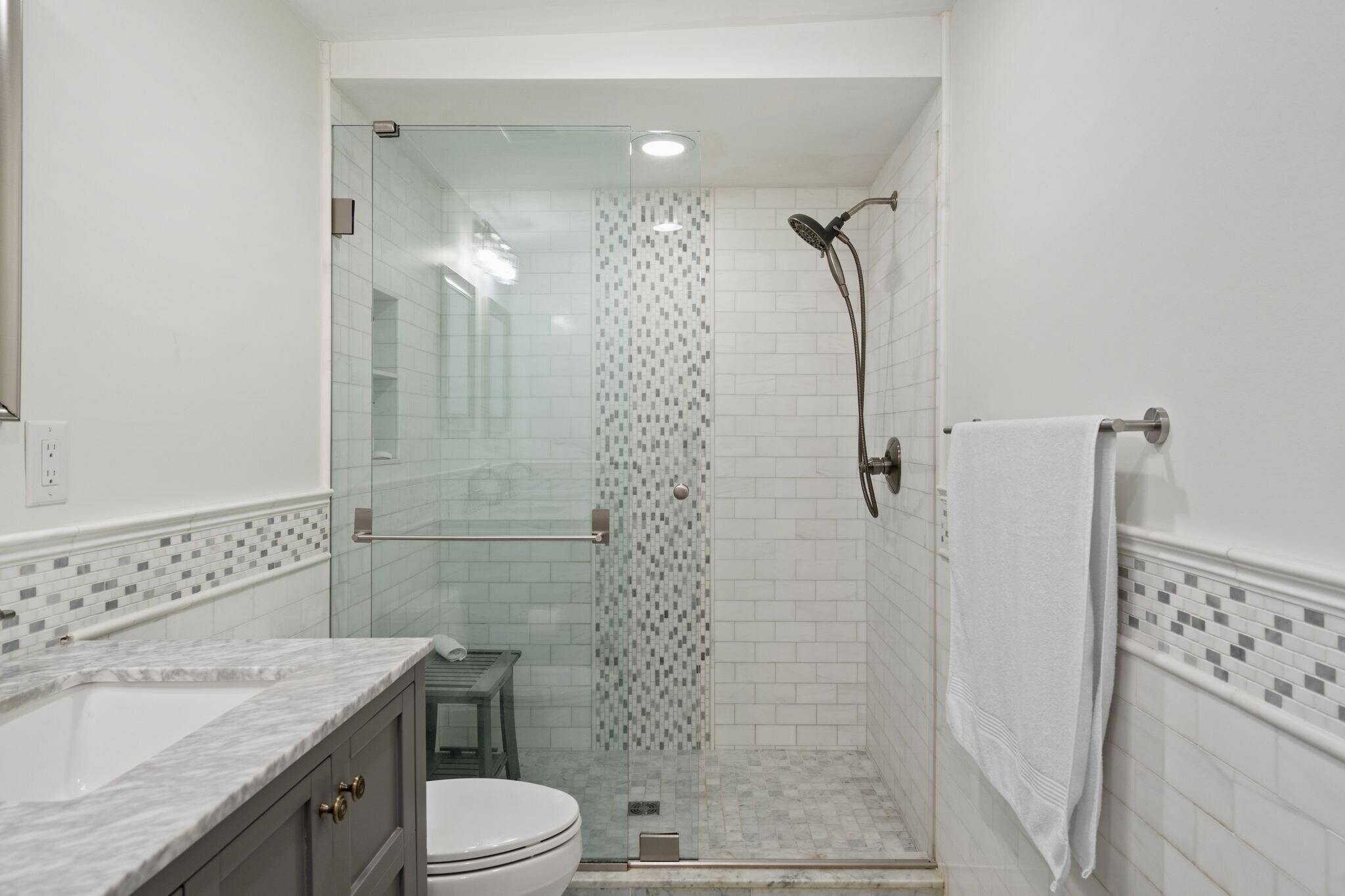 Building Photo - 710 Clymer St