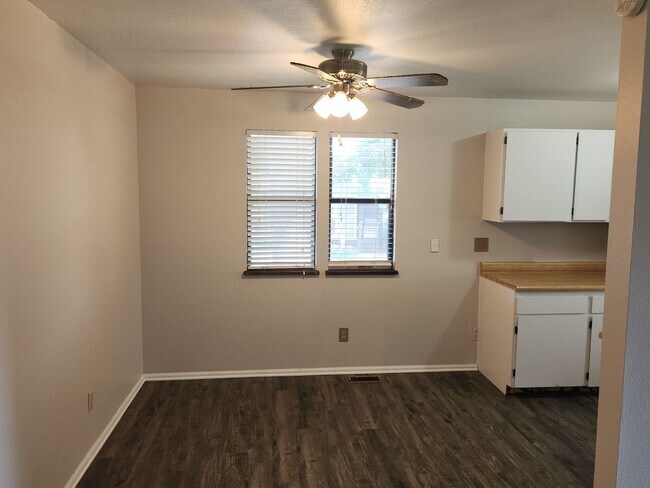 Building Photo - Academy and Vickers--Ranch Style Townhome!