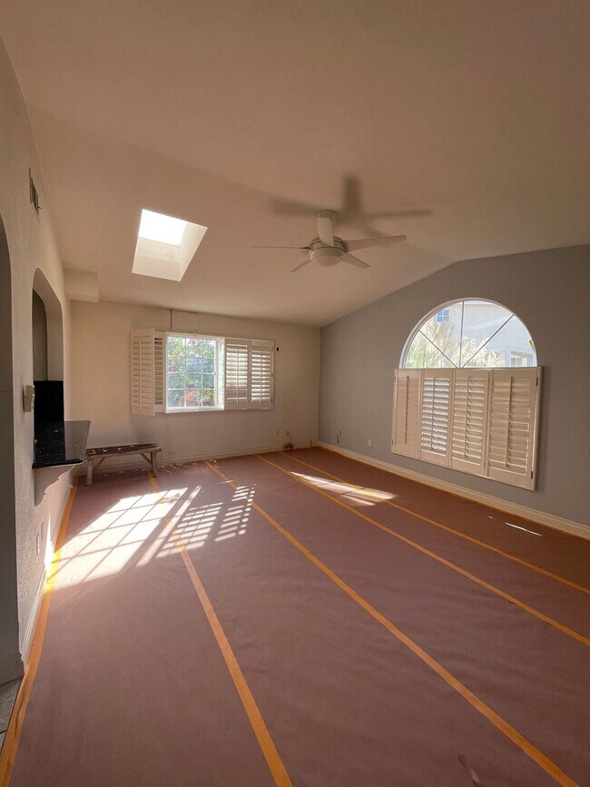 Building Photo - Spacious House for Rent