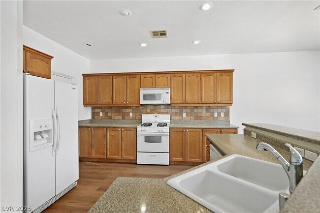 Building Photo - 6632 Babys Tear Pl