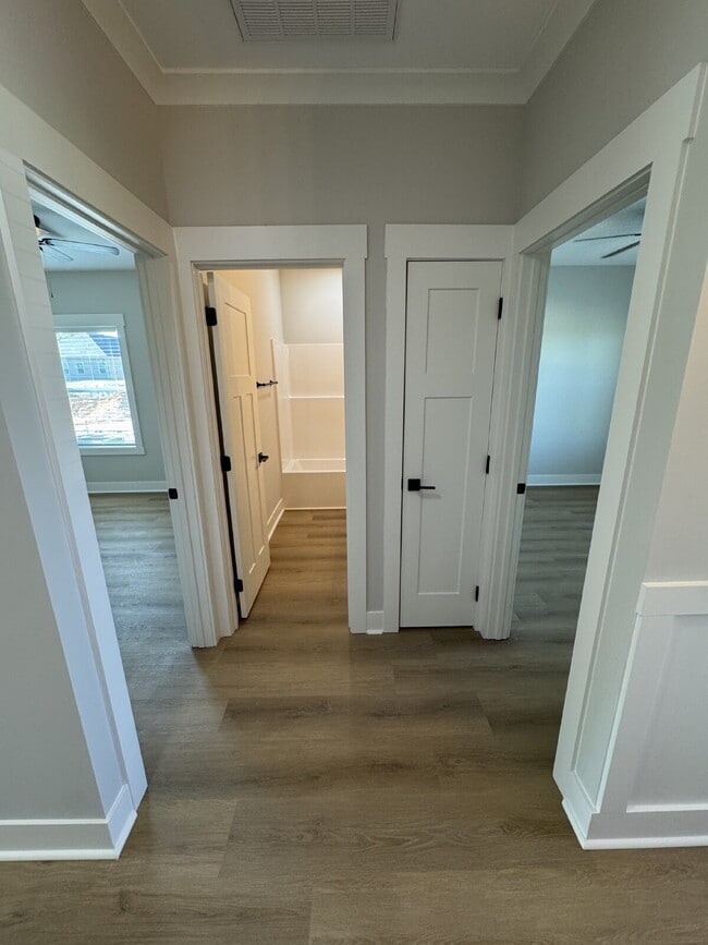Building Photo - 1465 Forest Dr