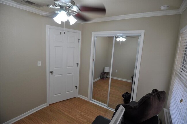 Building Photo - 501 W 26th St