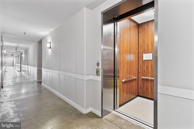Building Photo - 12925 Centre Park Cir
