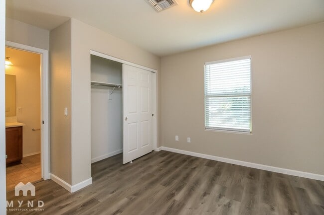 Building Photo - 4079 E Devon Dr