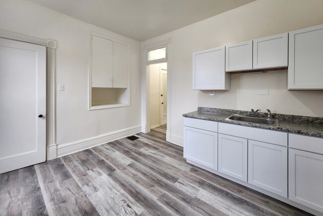 Building Photo - Large newly rehabbed Oak Park Jr 1 bedroom...