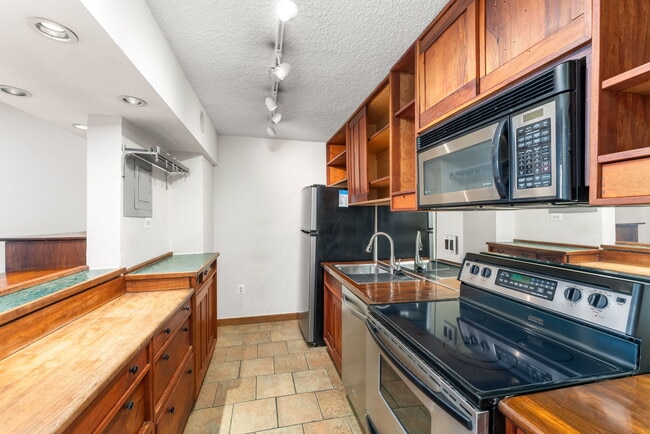 Building Photo - 1325 18th St NW