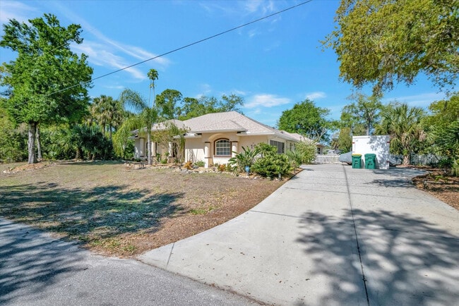 Building Photo - 19 Hoffer St