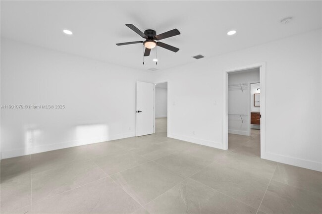 Building Photo - 1041 W Lakewood Rd