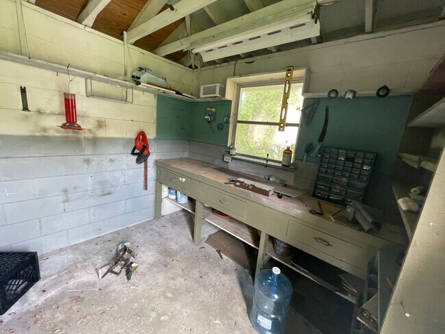 Building Photo - Updated 3BR/2BA Home in Dunnellon – Furnished Option & Extra Storage